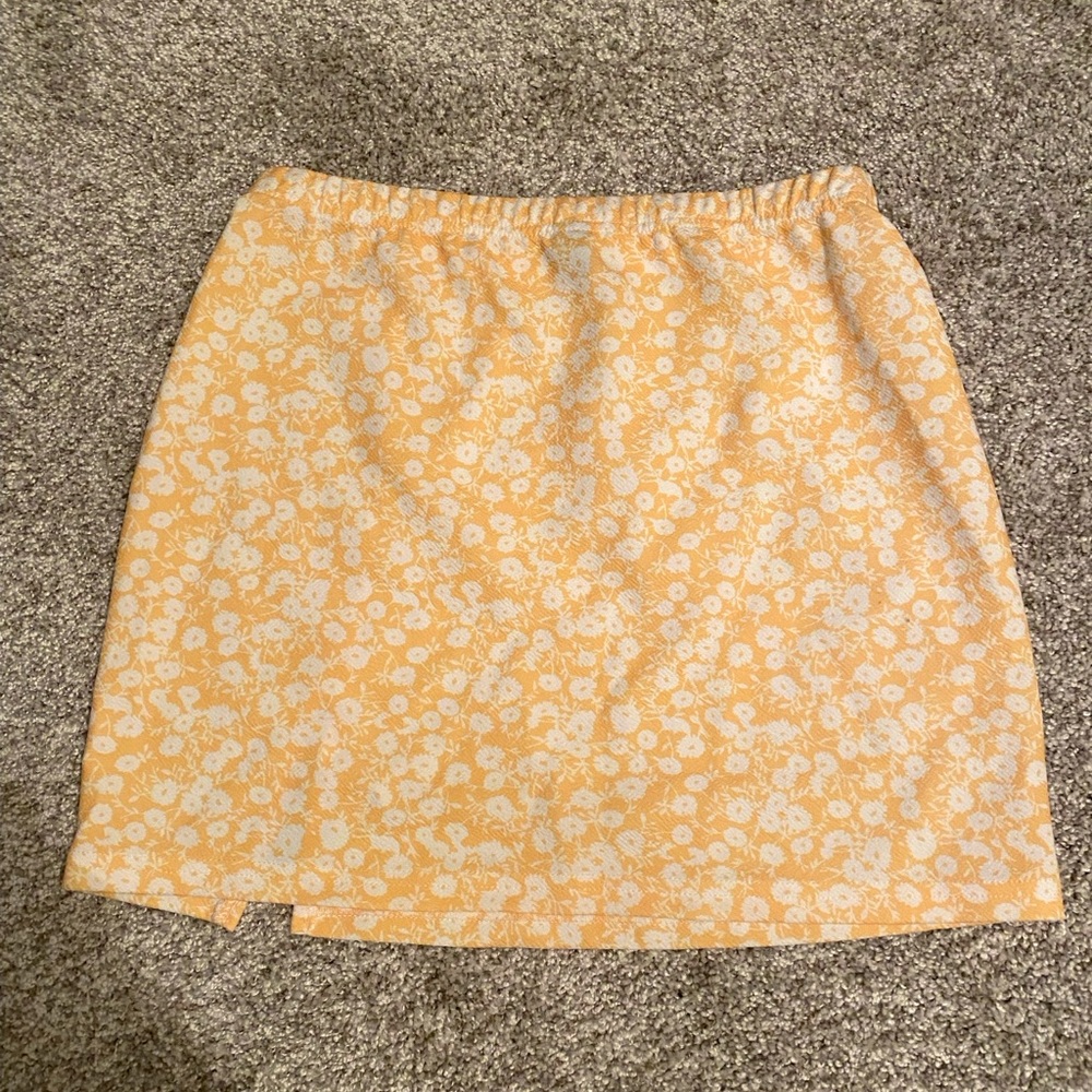 Yellow flower pattern shein skirt - Picture 2 of 3